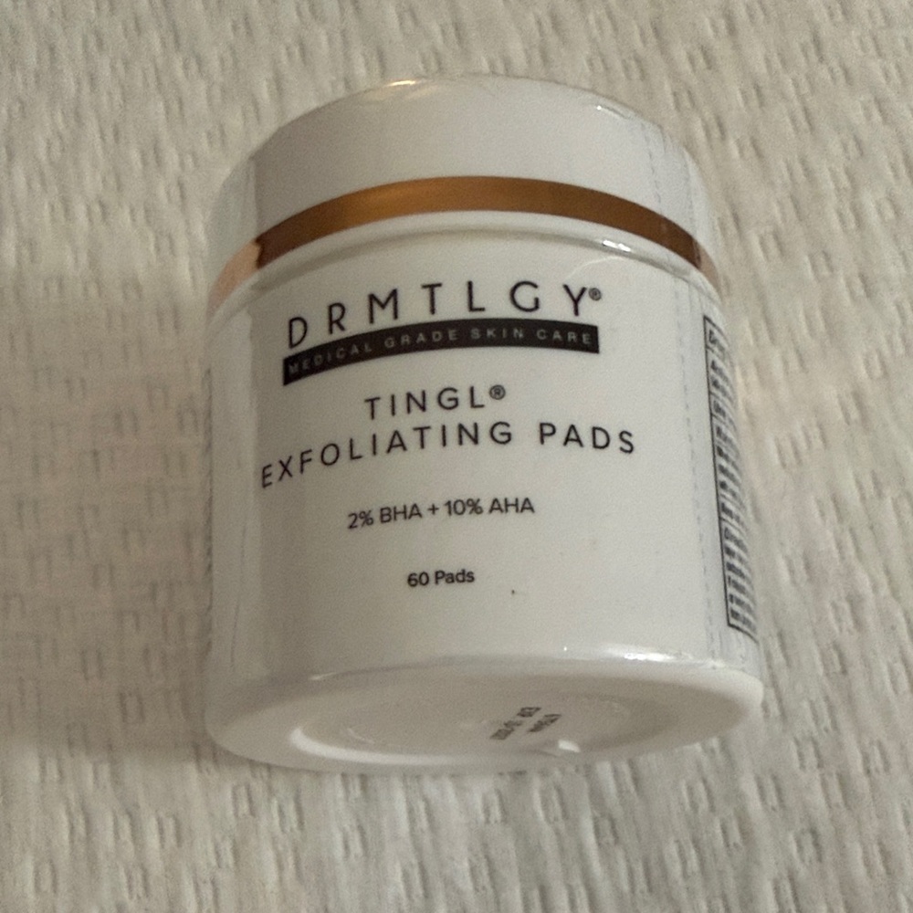 DRMTLGY Tingl Exfoliating Pads - White with Gold Accent